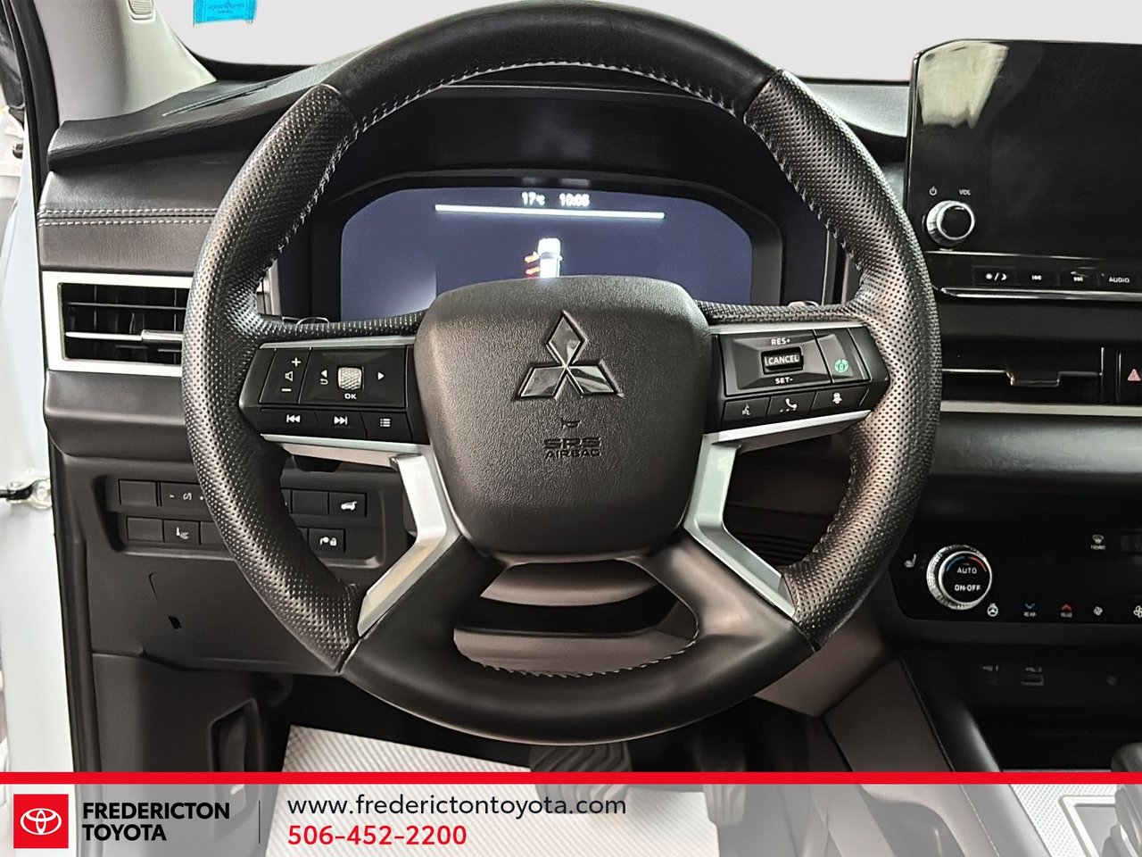 Mitsubishi Outlander  2024-10