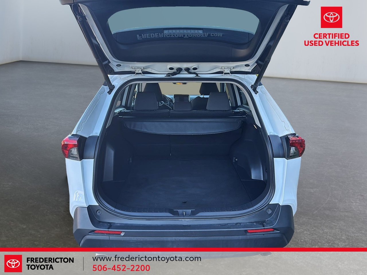 Toyota RAV4 XLE 2023-5