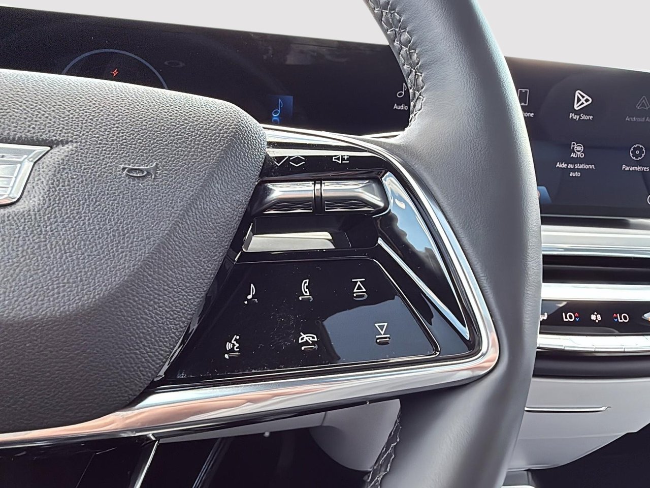 Cadillac LYRIQ Sport 2024-14