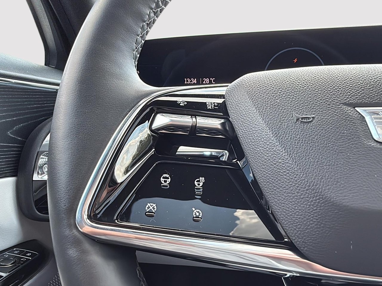 Cadillac LYRIQ Sport 2024-13