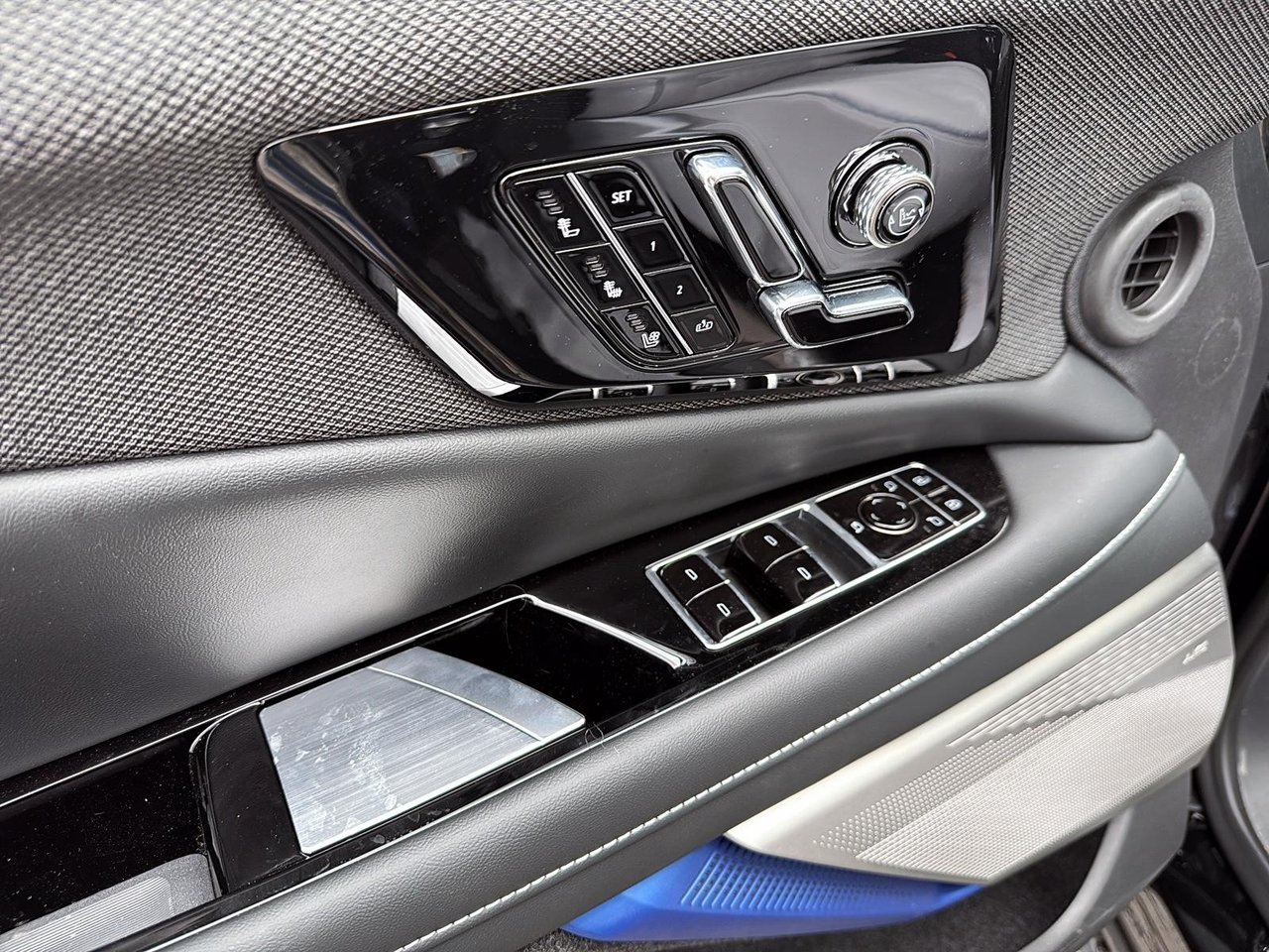 Cadillac Optiq-V V-Series 2026-8