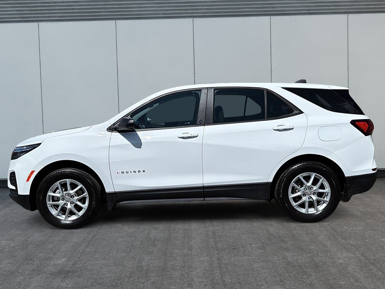 Chevrolet Equinox LS 2024-4