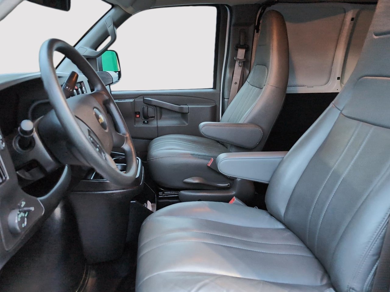 Chevrolet Express Cargo Van  2024-6