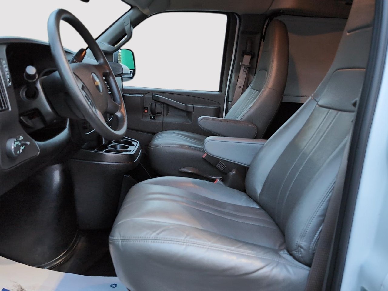 Chevrolet Express Cargo Van  2024-5