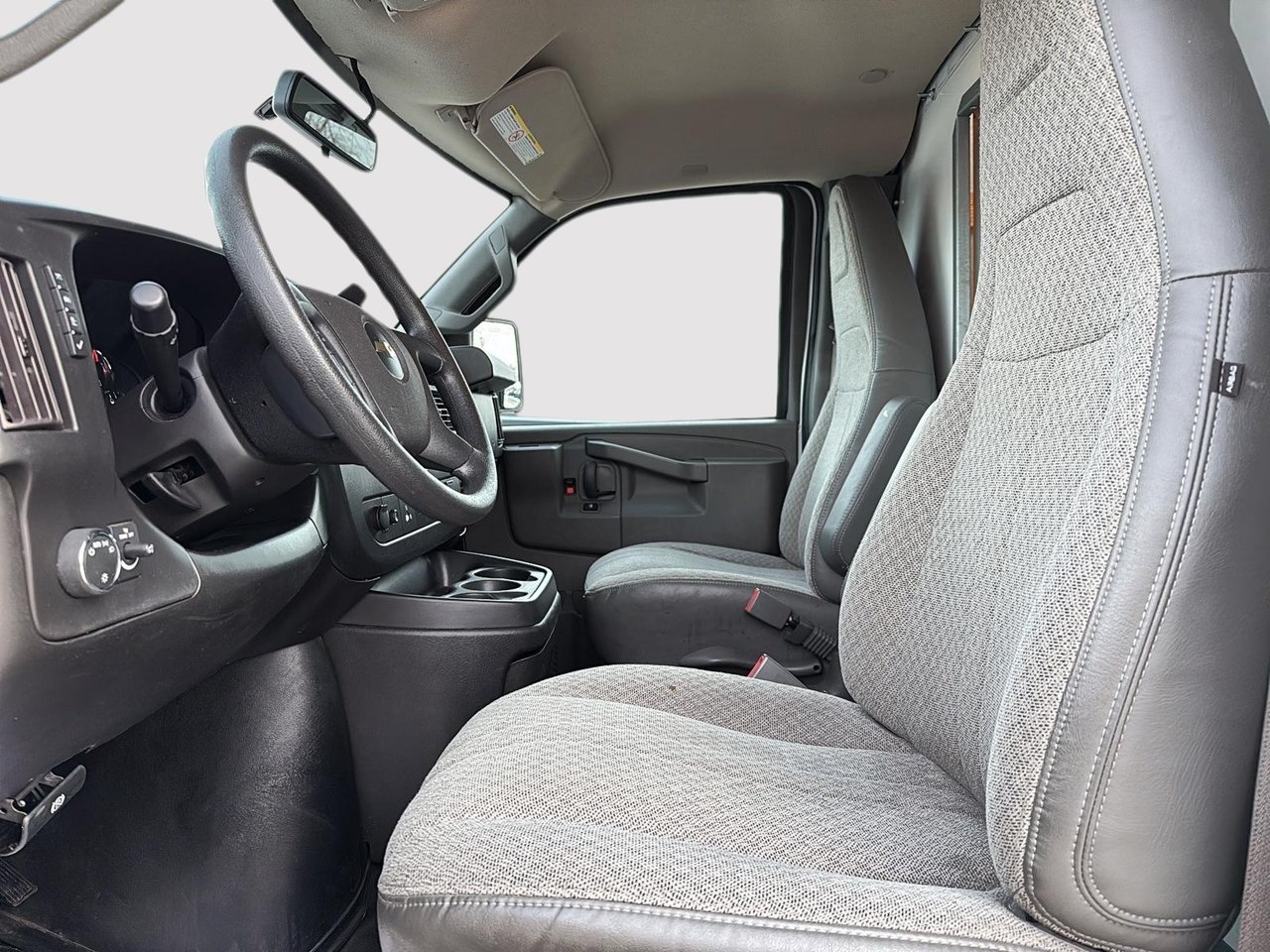 2023 Chevrolet Express Commercial Cutaway-8