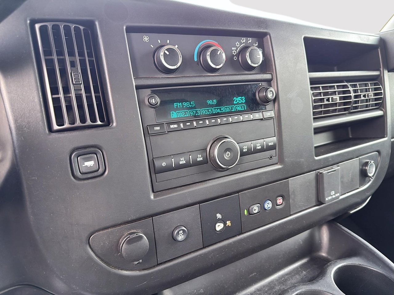 2023 Chevrolet Express Commercial Cutaway-15