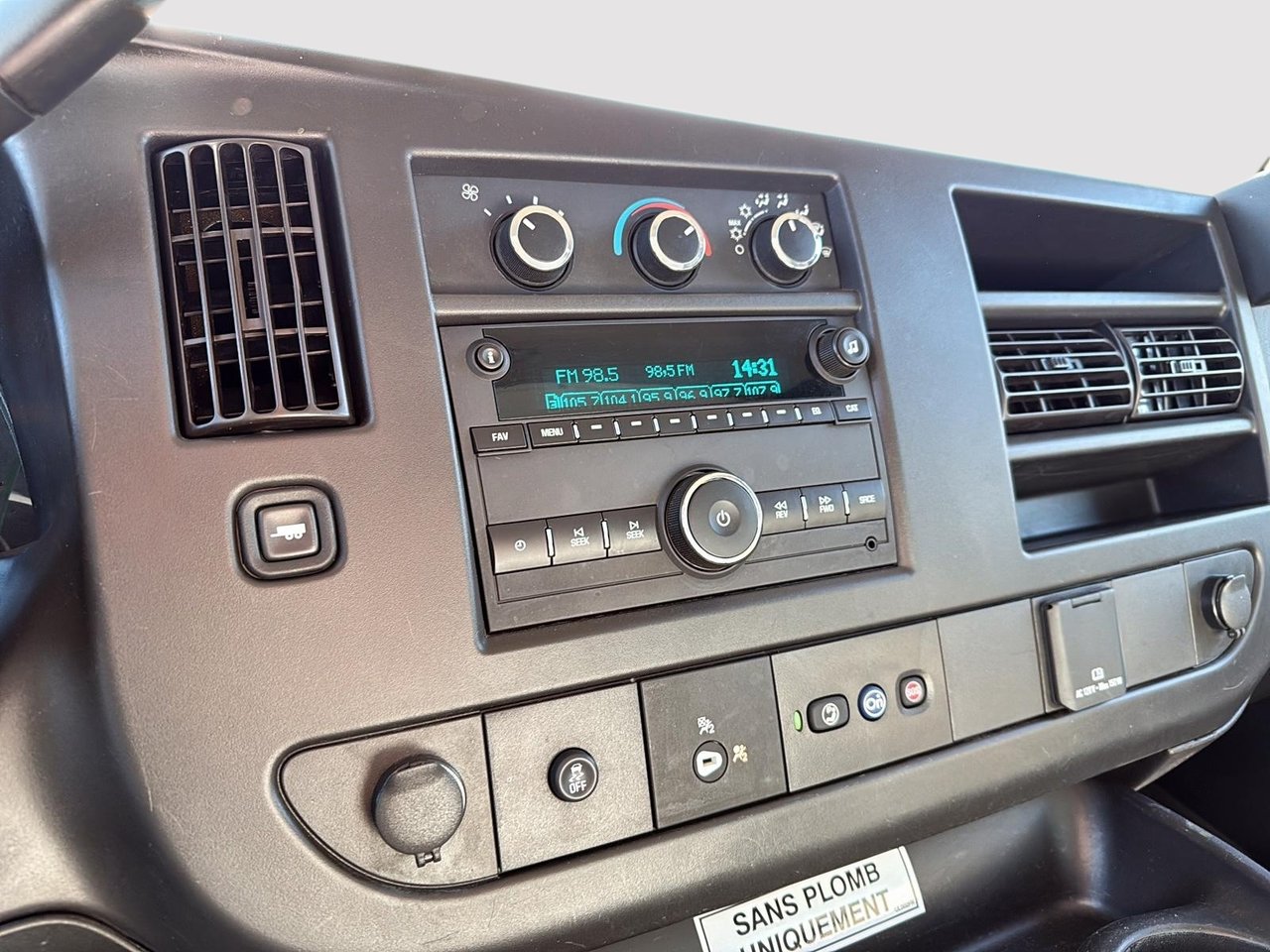 2023 Chevrolet EXPRESS CUTAWAY 3500 BASE-14