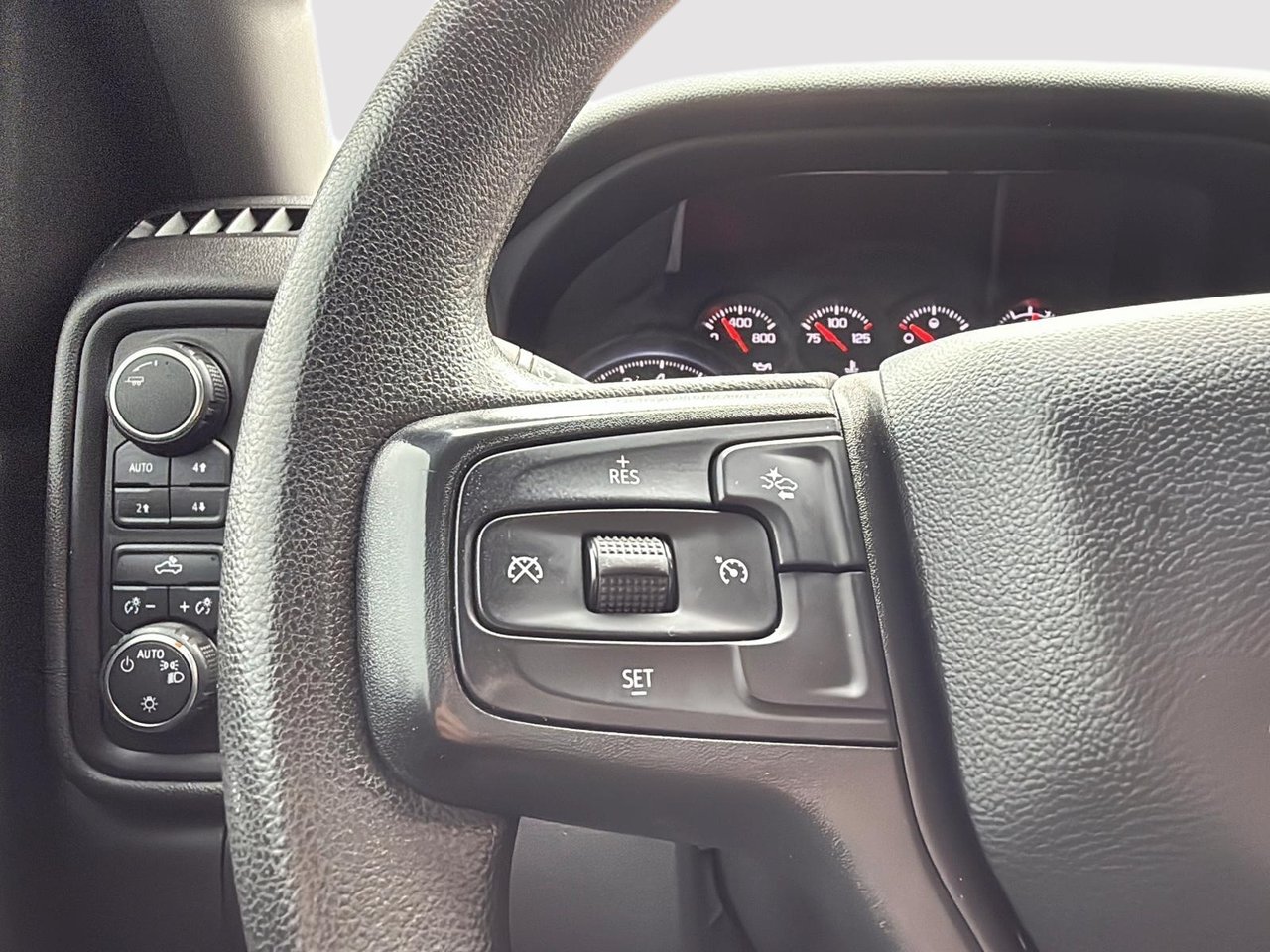 Chevrolet Silverado 1500 Custom Trail Boss 2024-13