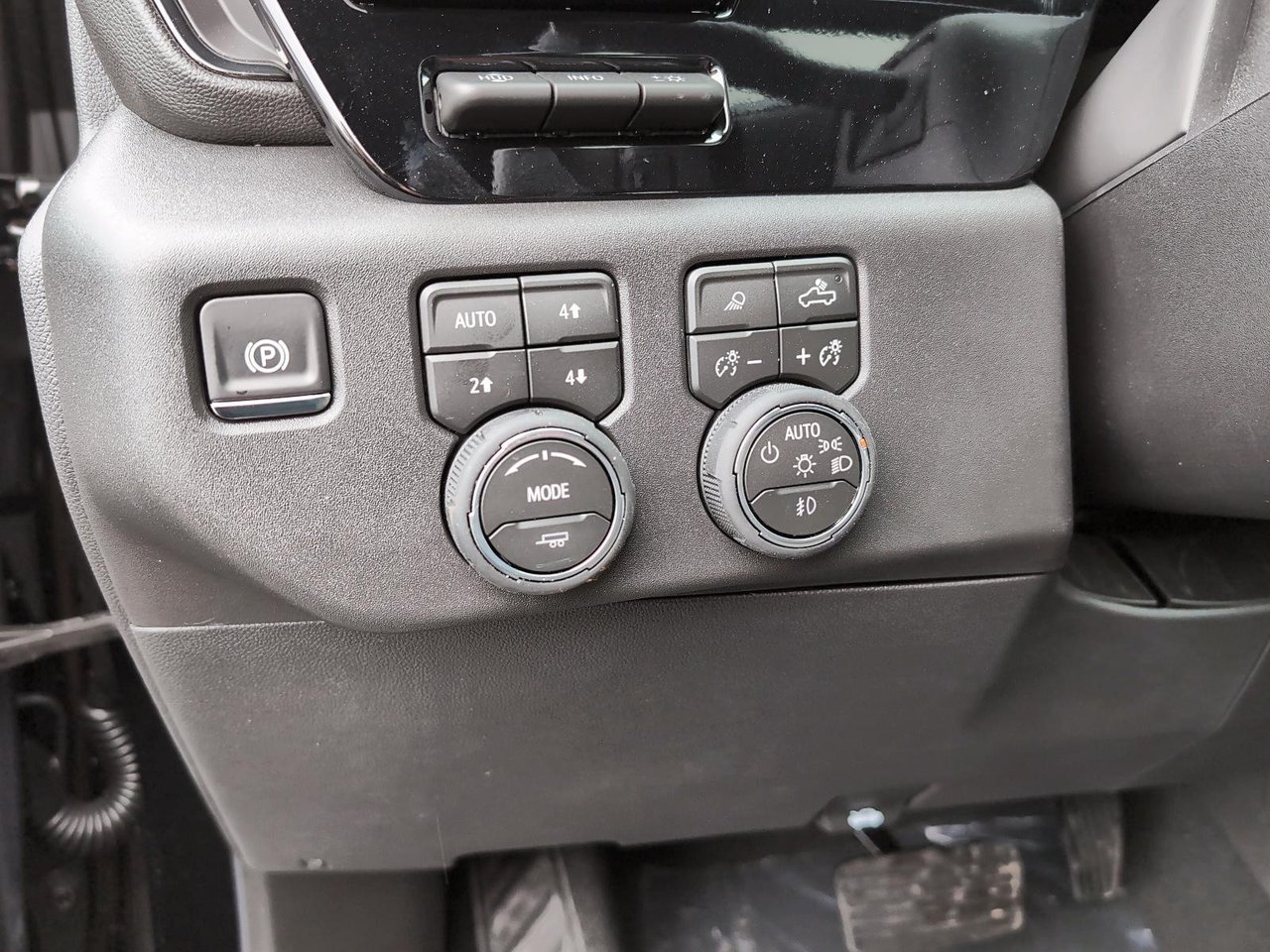 Chevrolet Silverado 1500 ZR2 2026-26