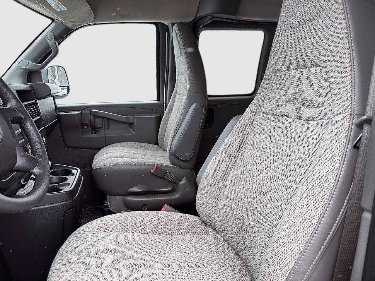 2025 GMC Savana Cargo 2500 WT 135-9