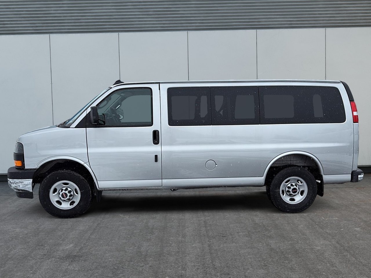 2025 GMC Savana Cargo 2500 WT 135-4