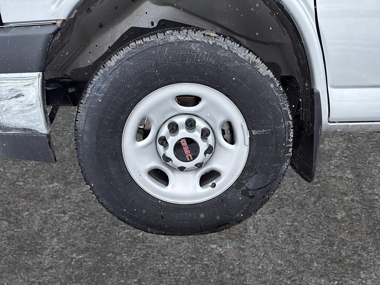 2025 GMC Savana Cargo 2500 WT 135-5