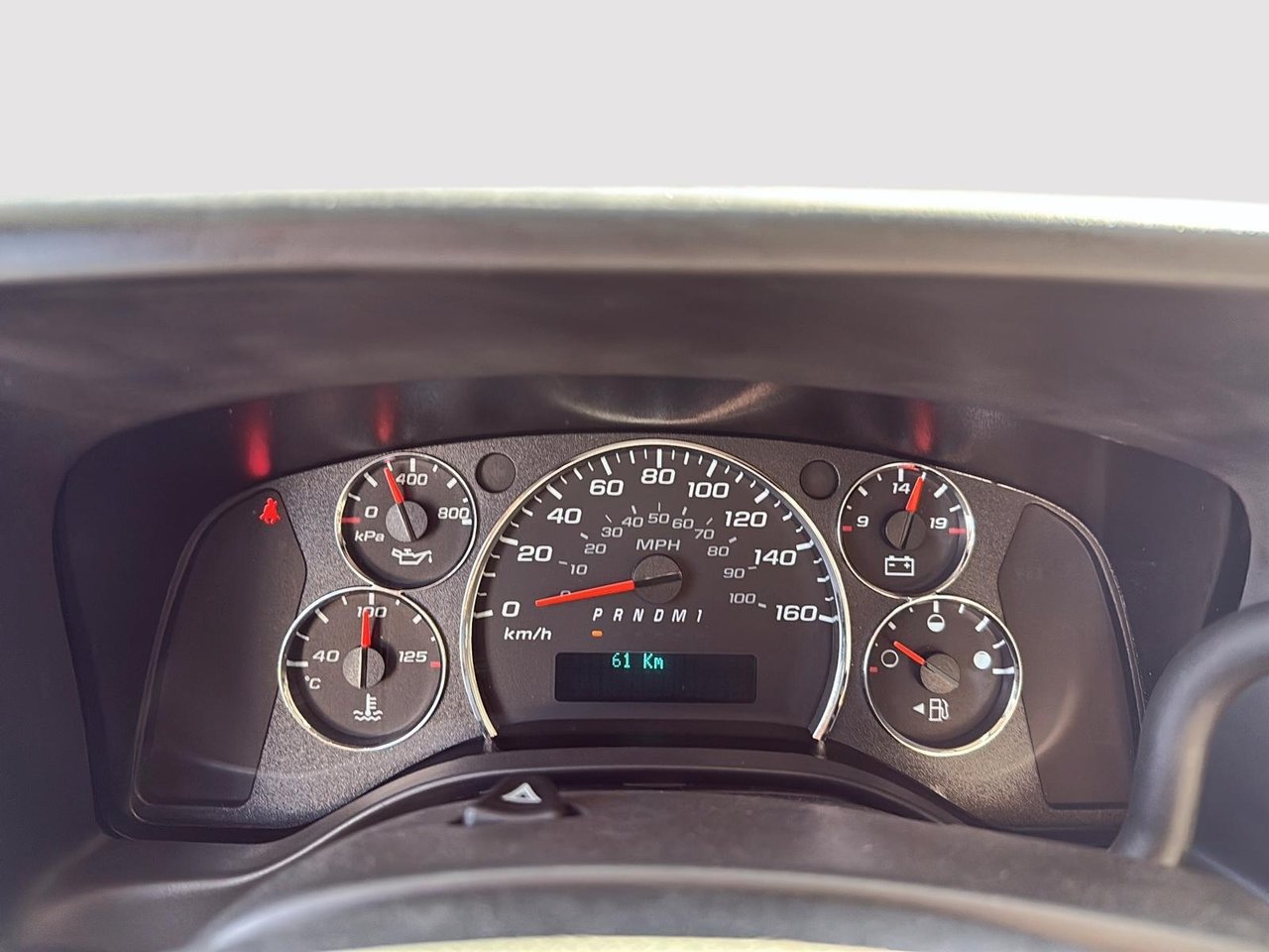 GMC Savana Commercial Cutaway  2025-13