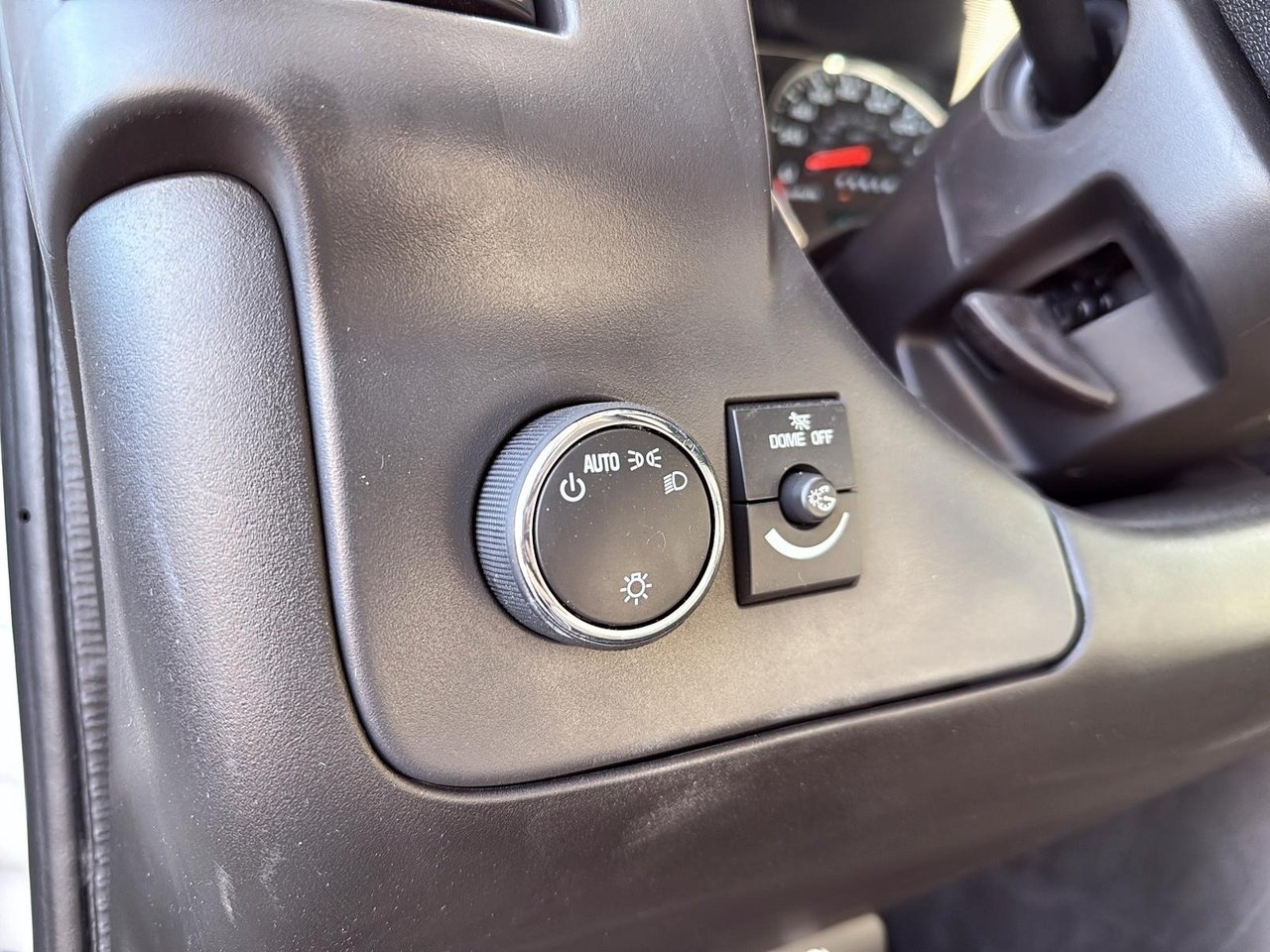 GMC Savana Commercial Cutaway  2025-10