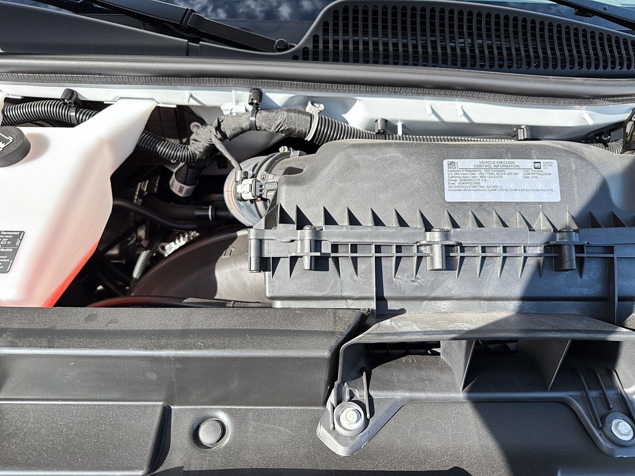 GMC Savana Commercial Cutaway  2025-6