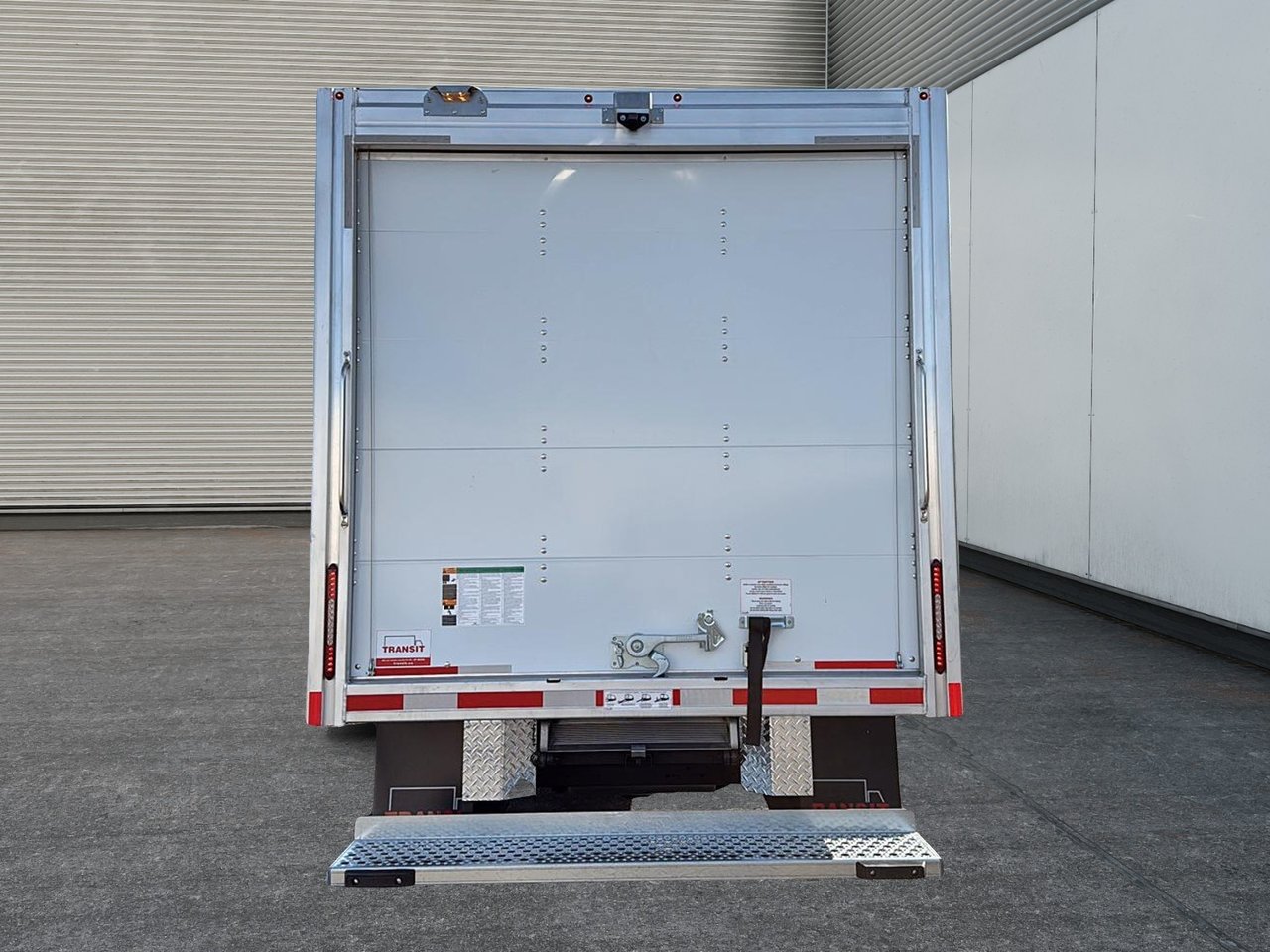 GMC Savana Commercial Cutaway  2025-2