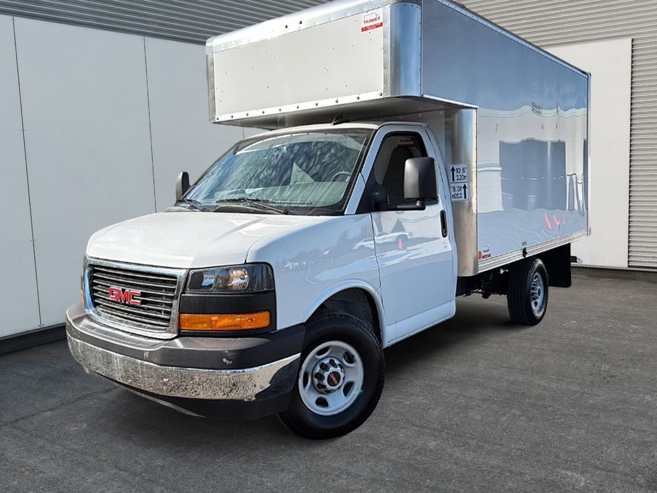 GMC Savana Commercial Cutaway  2025-0