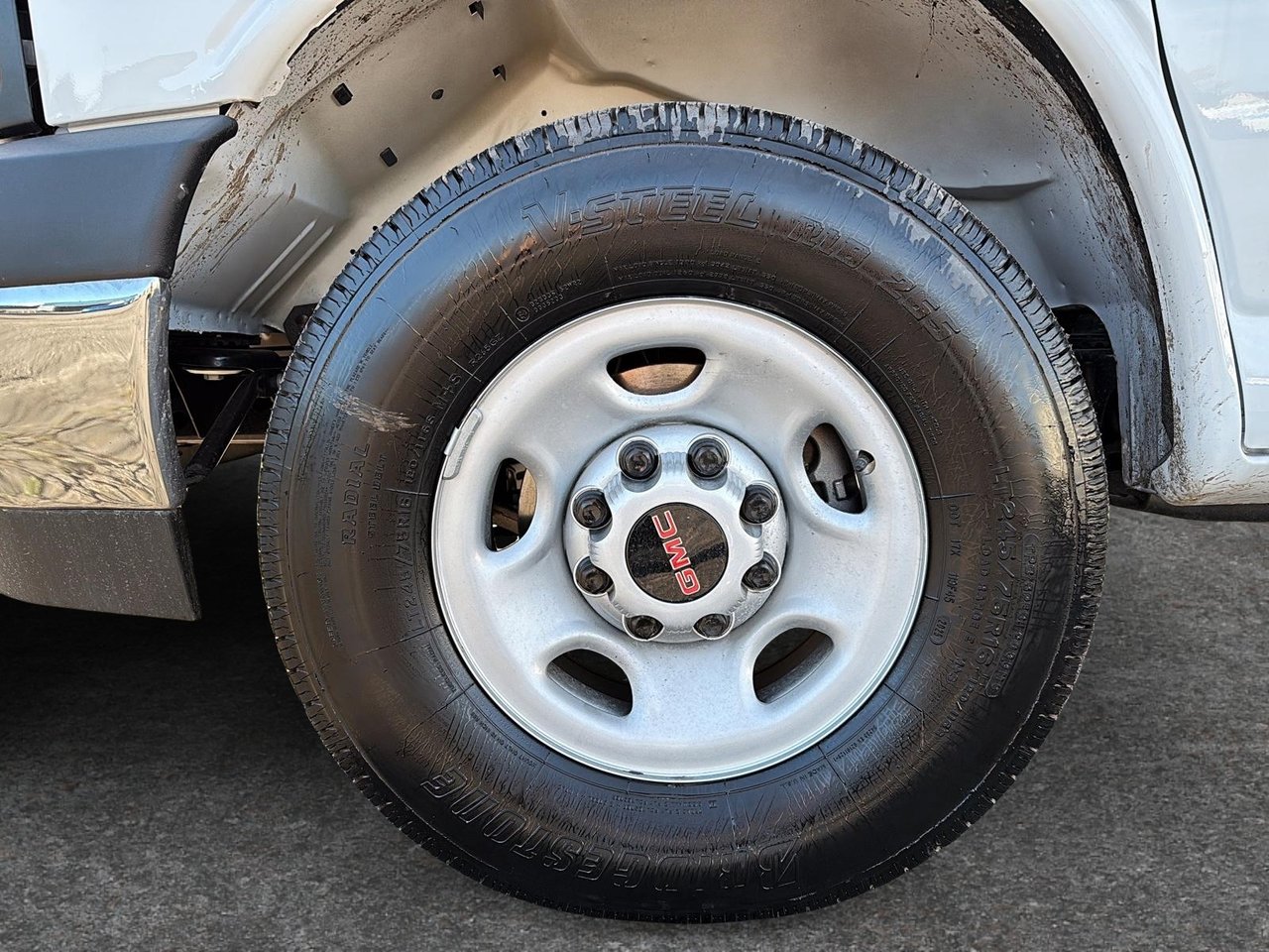 GMC Savana Commercial Cutaway  2025-5