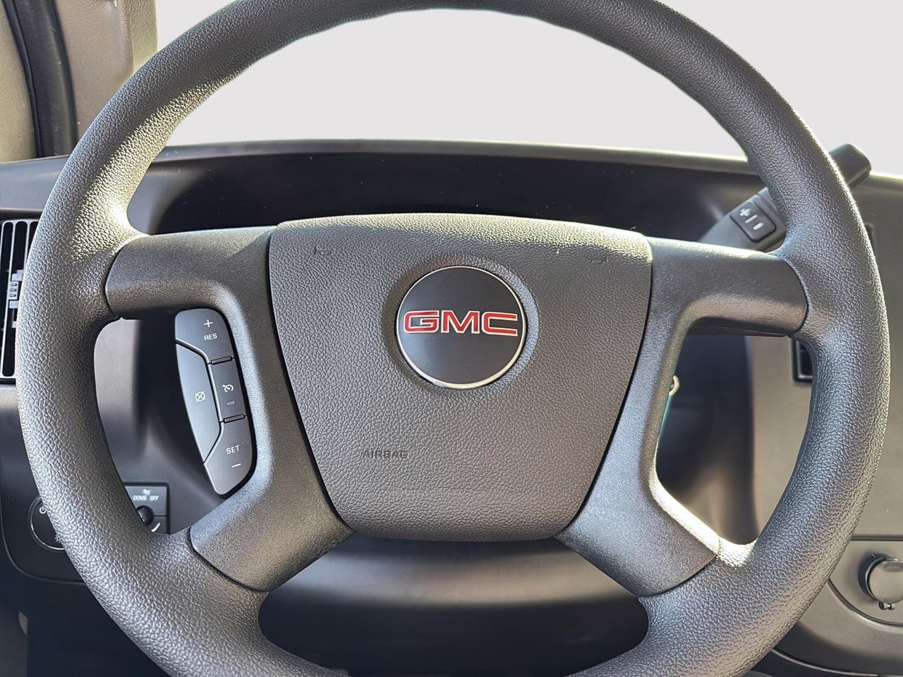 GMC Savana Commercial Cutaway  2025-11