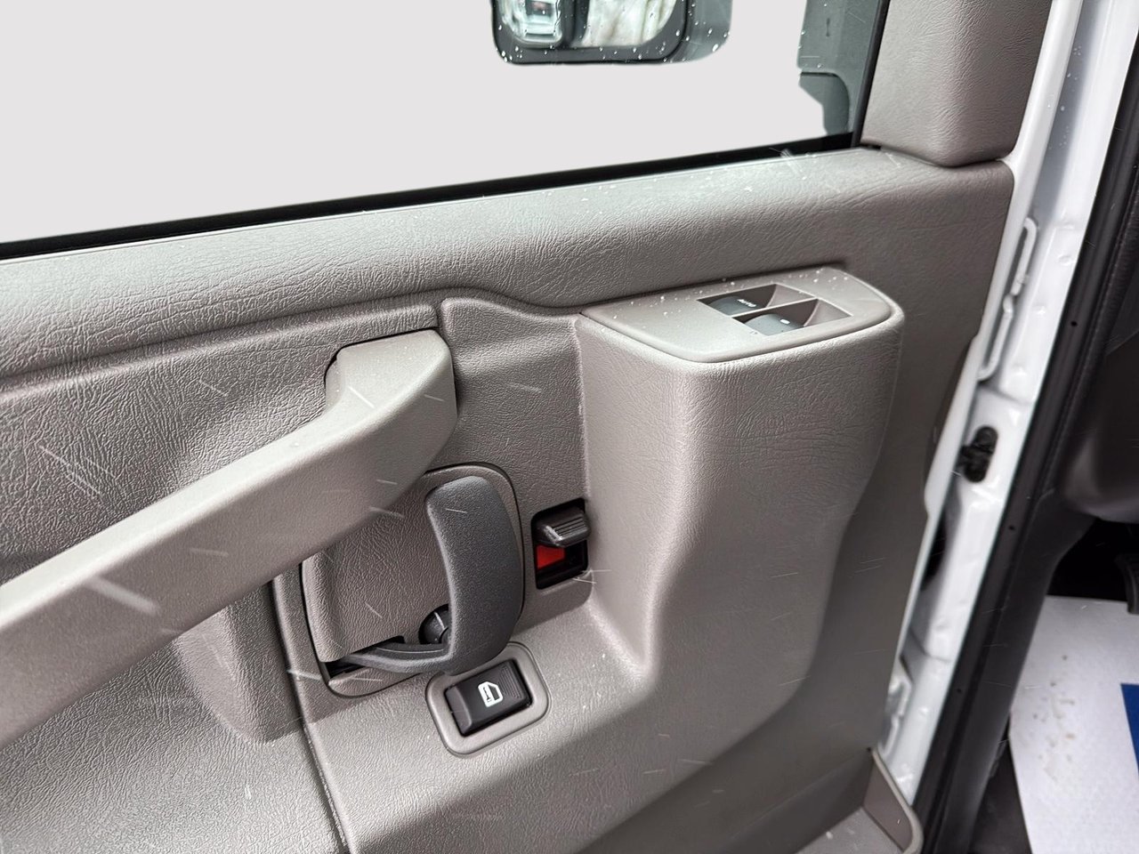 2025 GMC Savana Commercial Cutaway-10