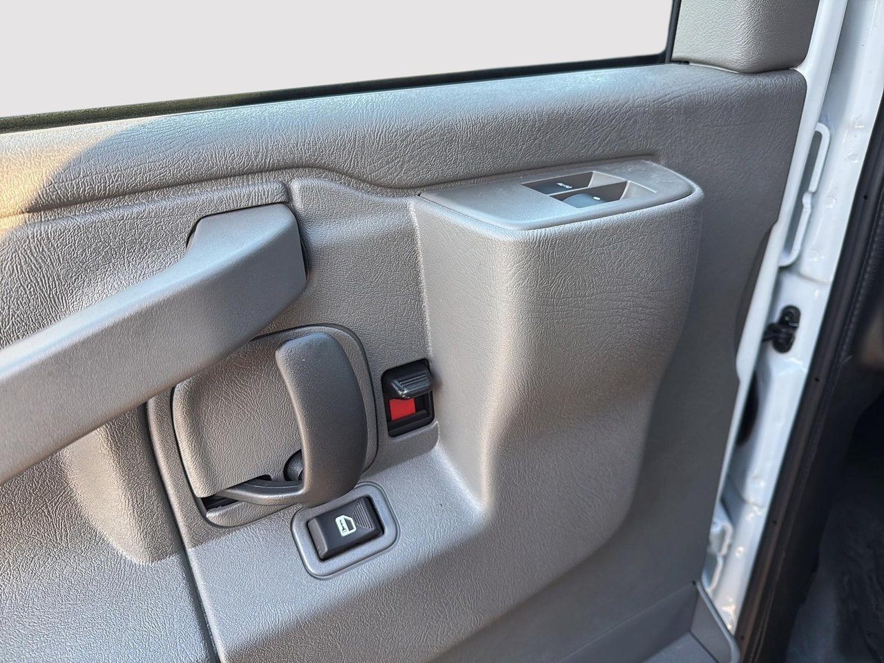 2025 GMC Savana Commercial Cutaway-9