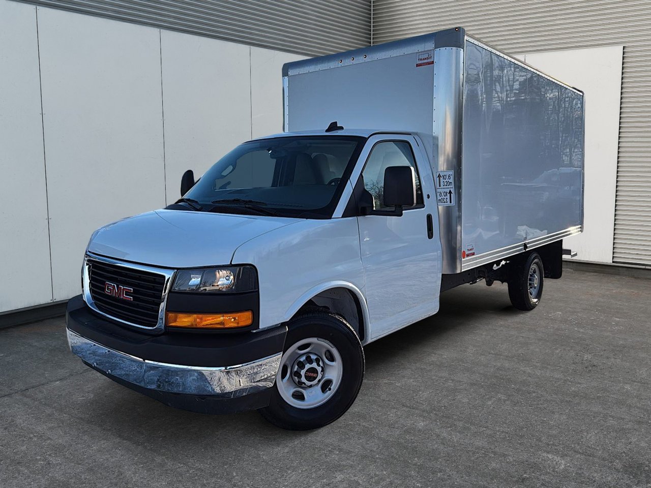 2025 GMC Savana Commercial Cutaway-0