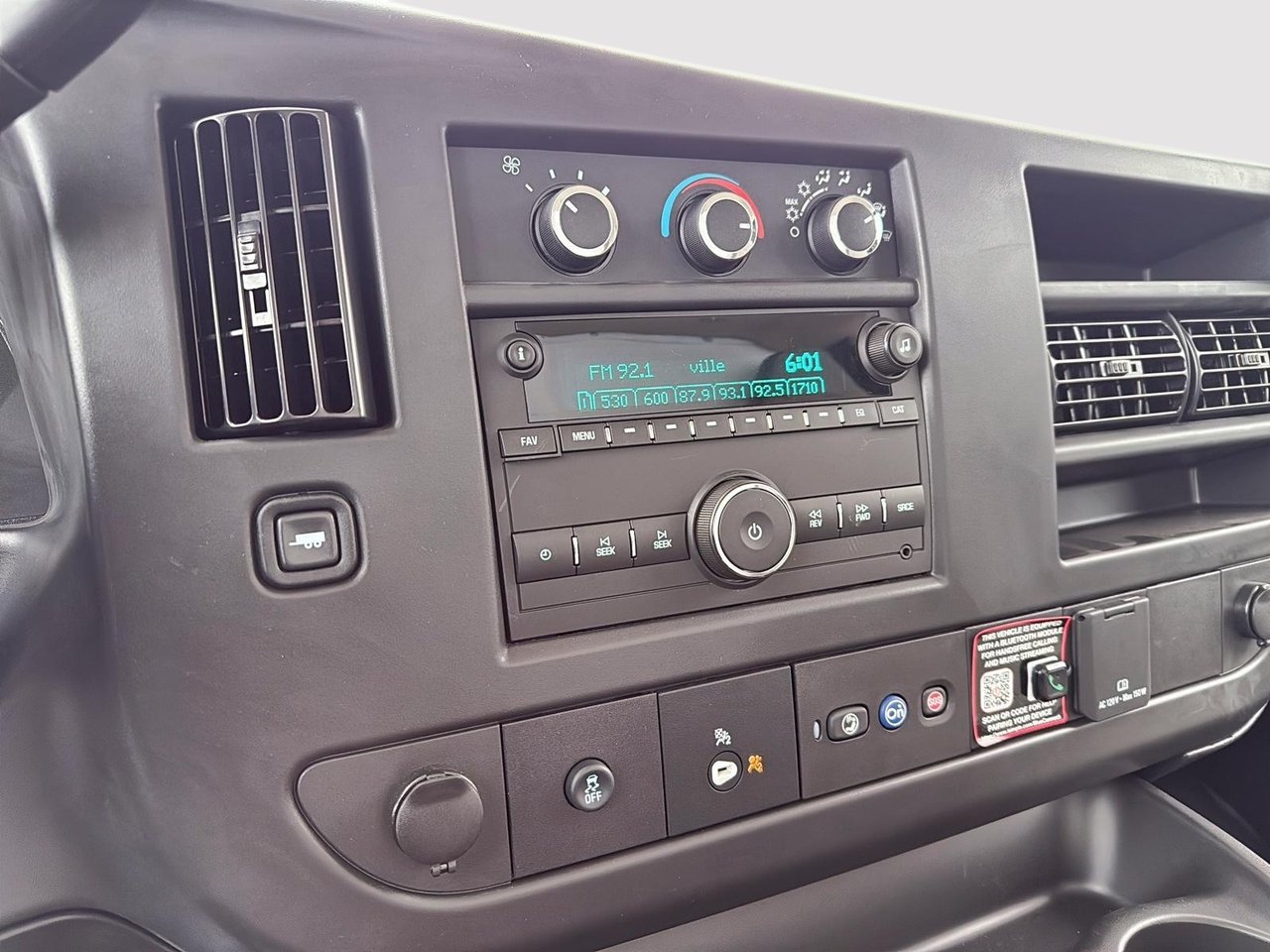 2025 GMC Savana Commercial Cutaway-15