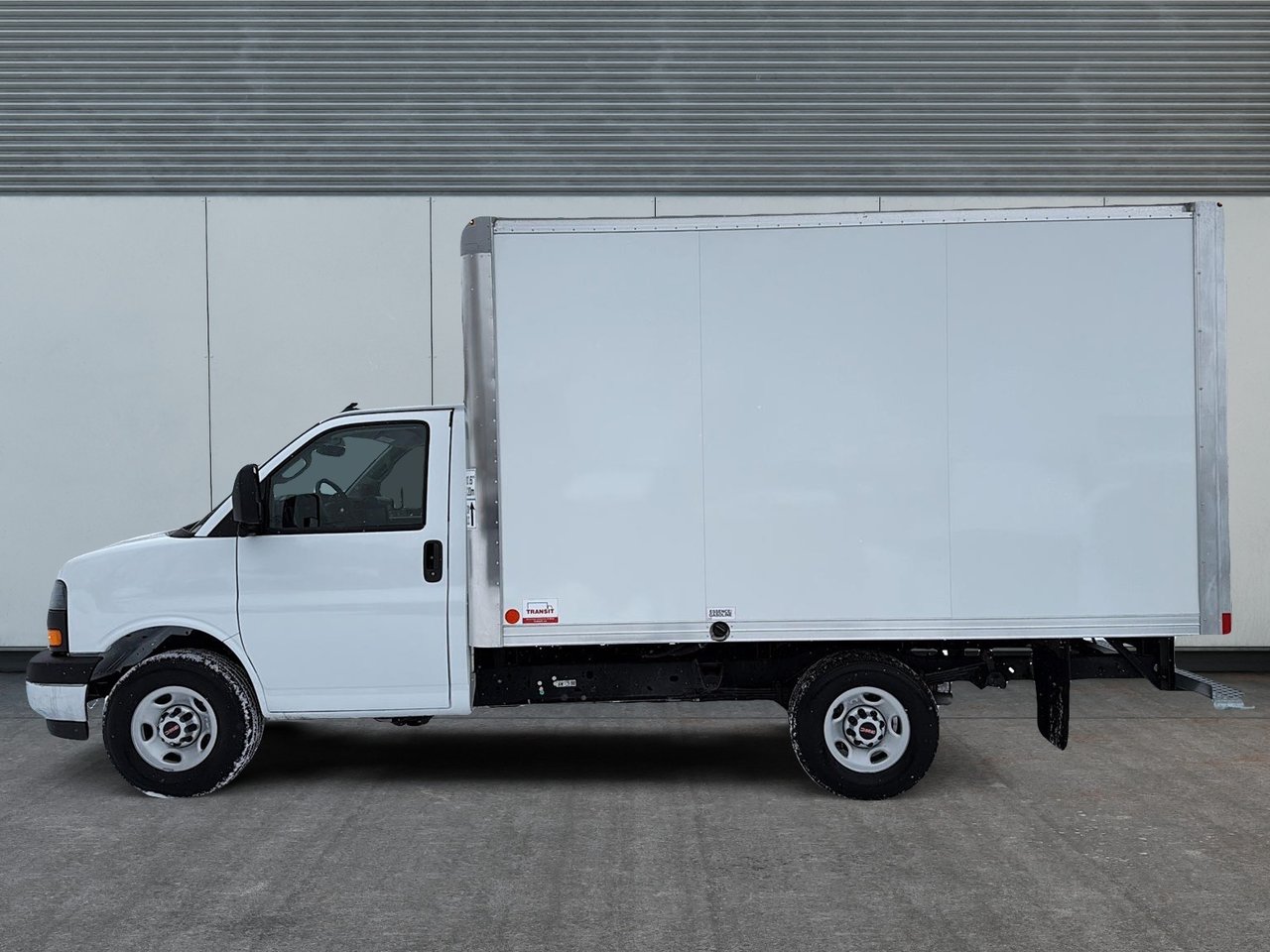 2025 GMC Savana Commercial Cutaway-4