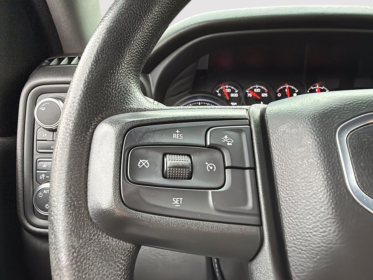 GMC Sierra 2500HD Pro 2024-13