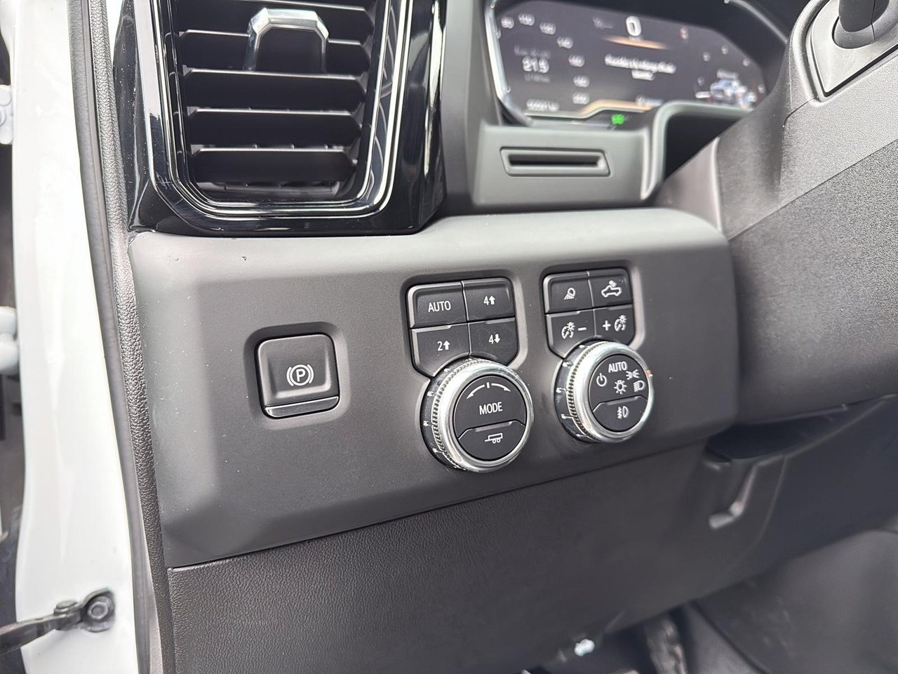 GMC Sierra 2500HD AT4 2025-10