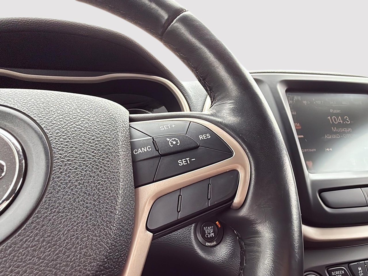 2016 Jeep Cherokee North-15