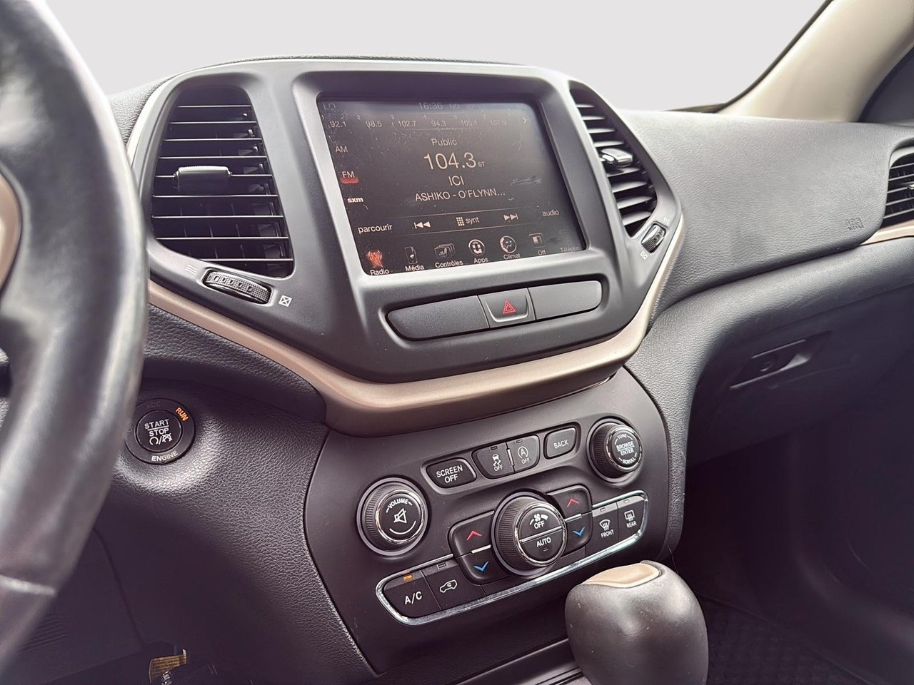 2016 Jeep Cherokee North-17