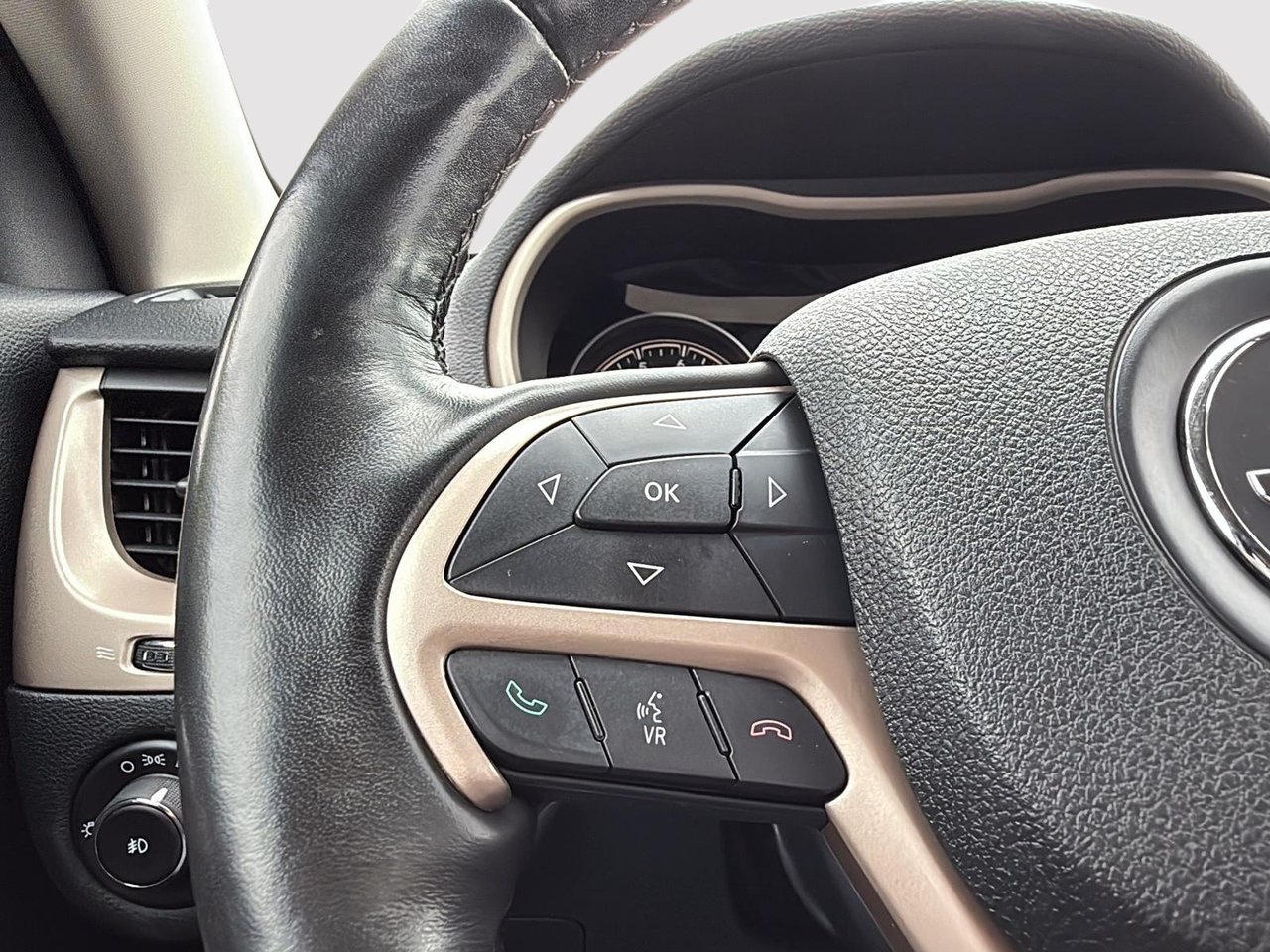 2016 Jeep Cherokee North-14