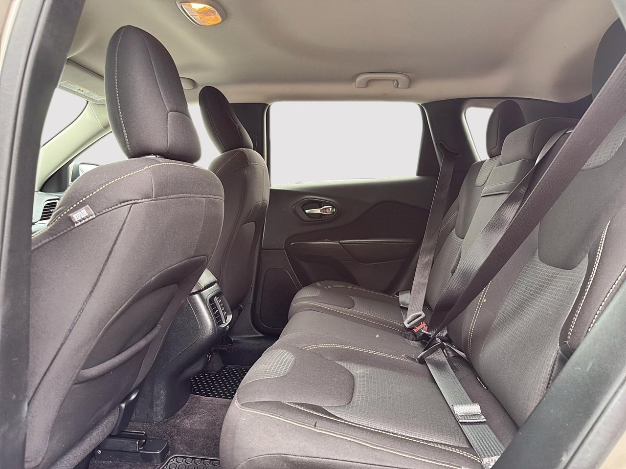 2016 Jeep Cherokee North-9