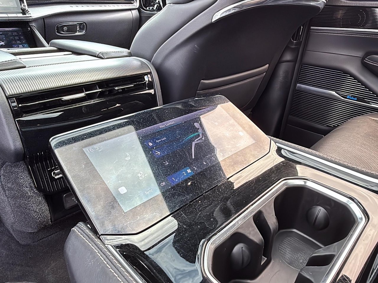 Jeep Grand Wagoneer Series II Obsidian 2023-11