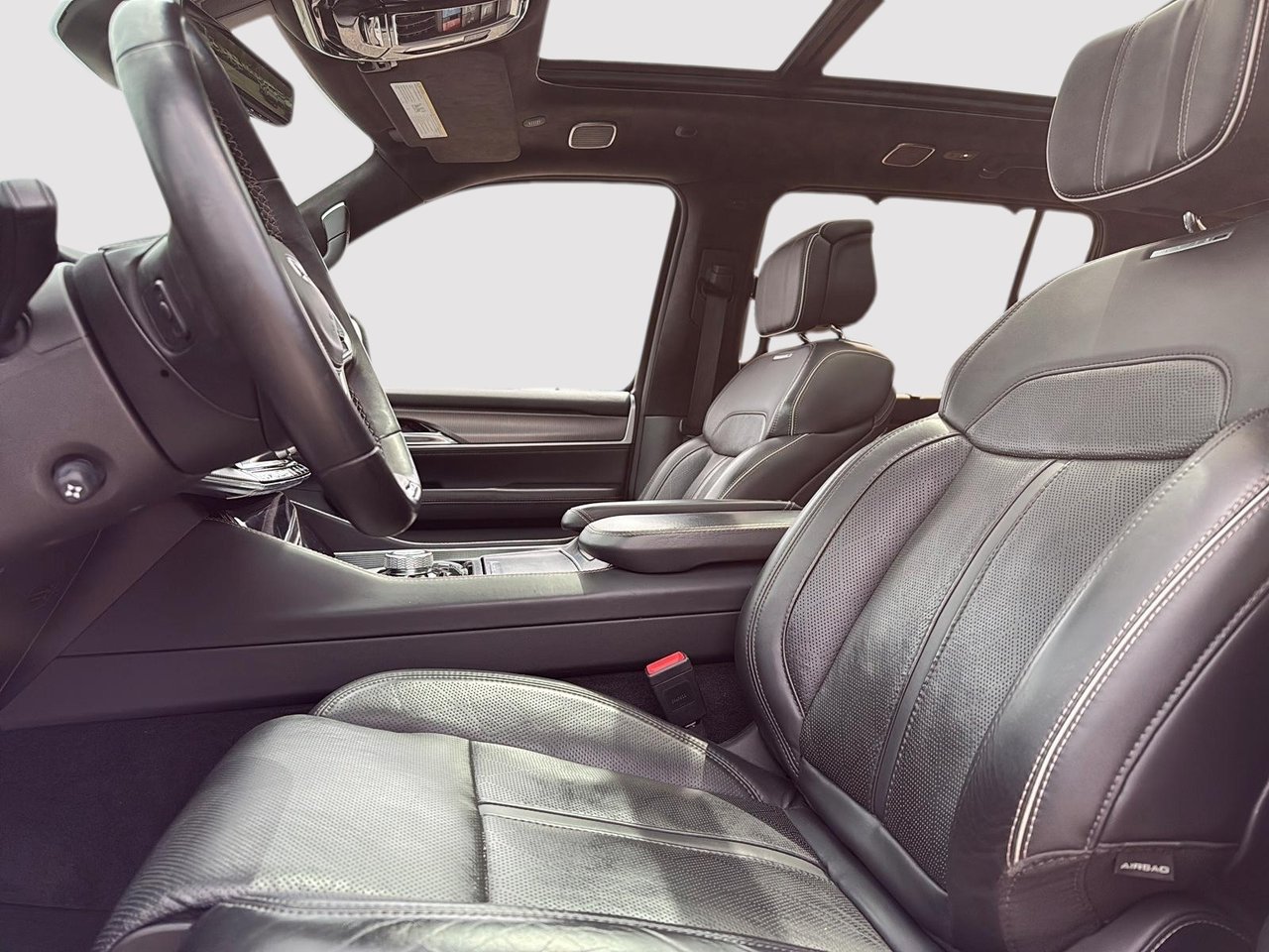 Jeep Grand Wagoneer Series II Obsidian 2023-8