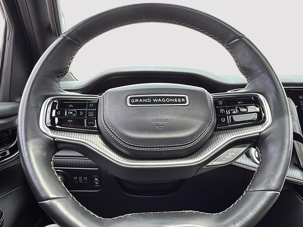 Jeep Grand Wagoneer Series II Obsidian 2023-15
