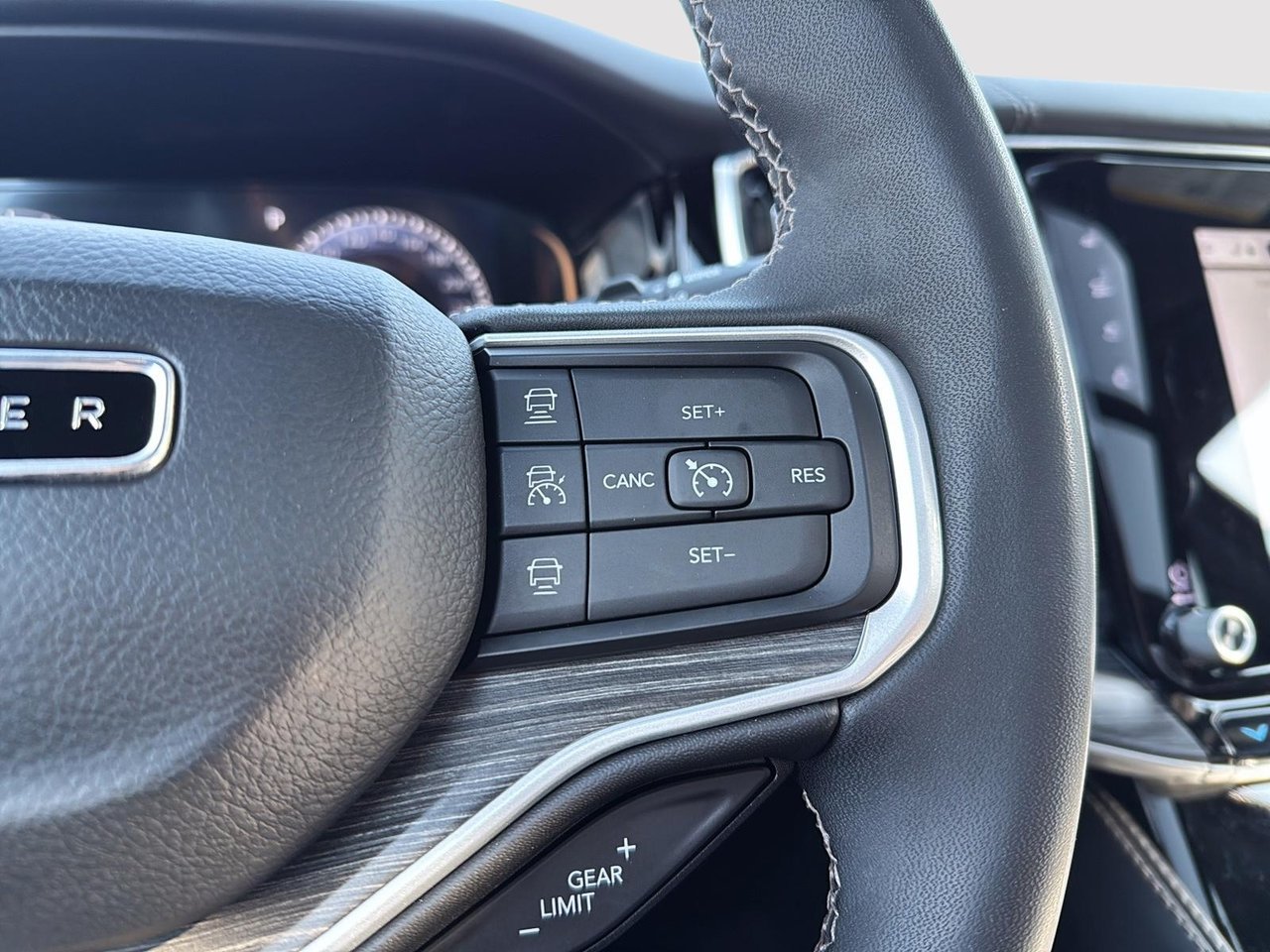 2023 Jeep Wagoneer L Series III-16