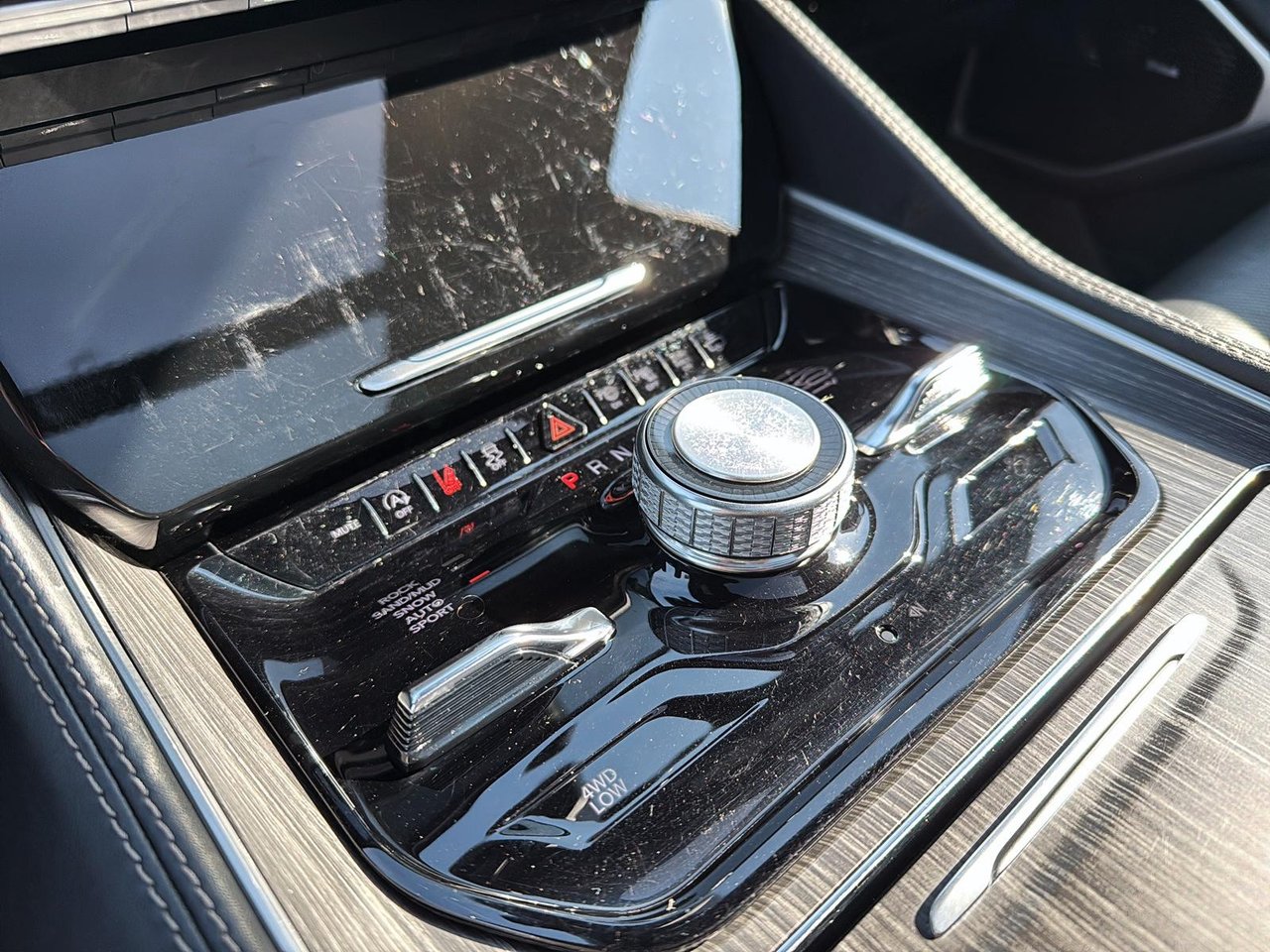 2023 Jeep Wagoneer L Series III-19