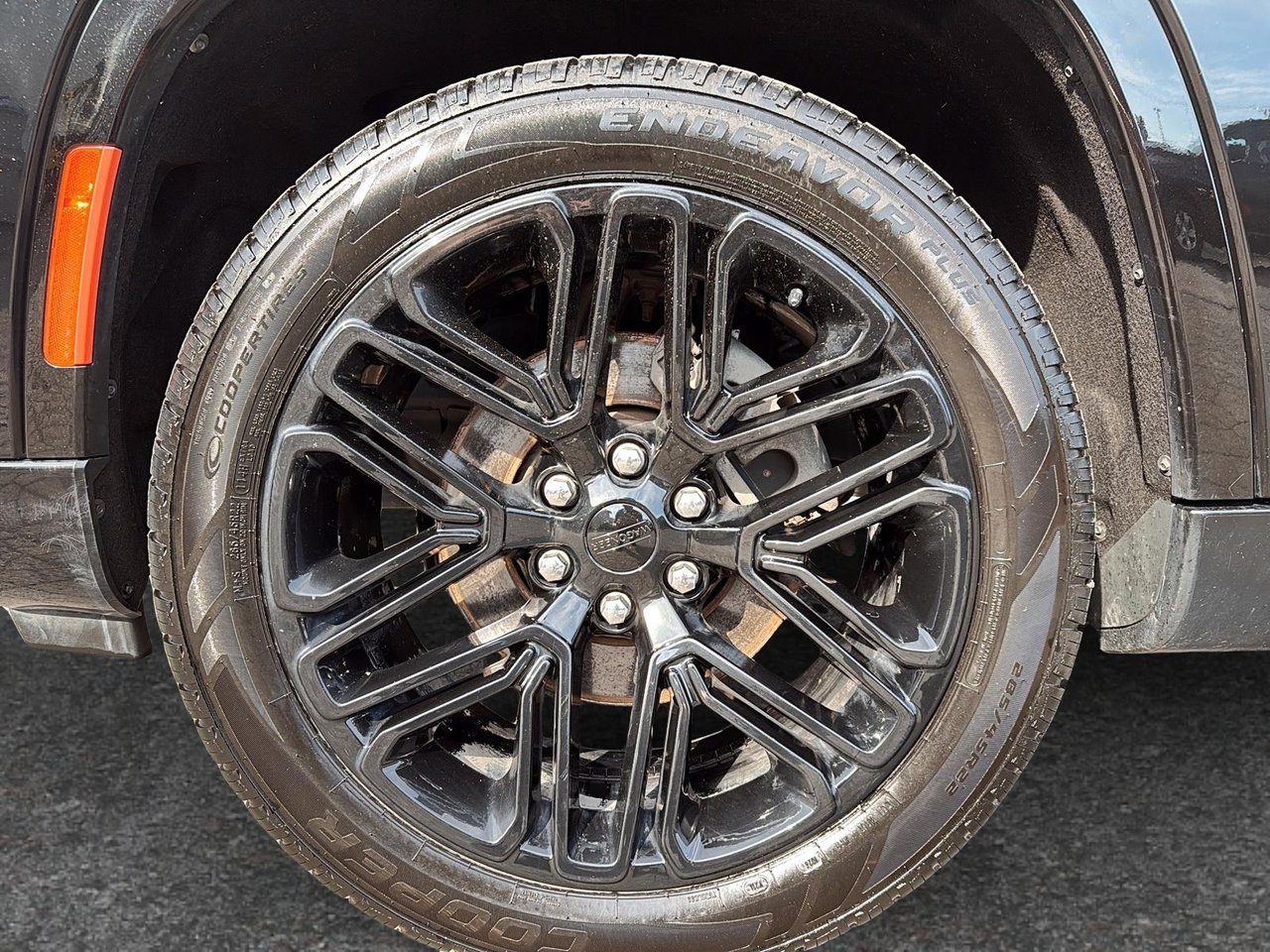 Jeep Wagoneer Series II Carbide 2024-5