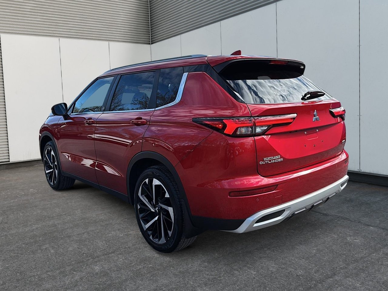 Mitsubishi Outlander  2022-3