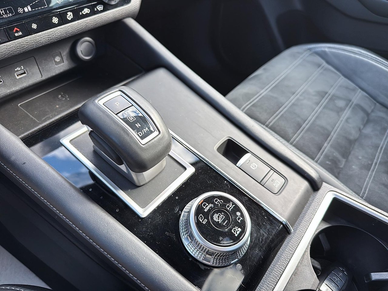 Mitsubishi Outlander  2022-17