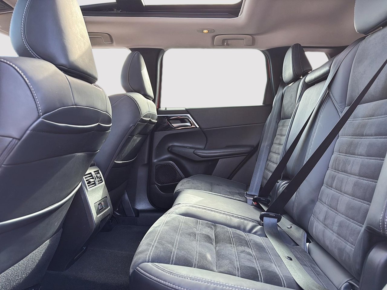 Mitsubishi Outlander  2022-8
