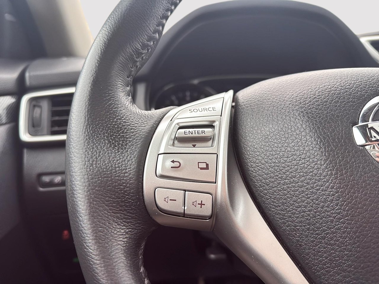 2015 Nissan Rogue-14