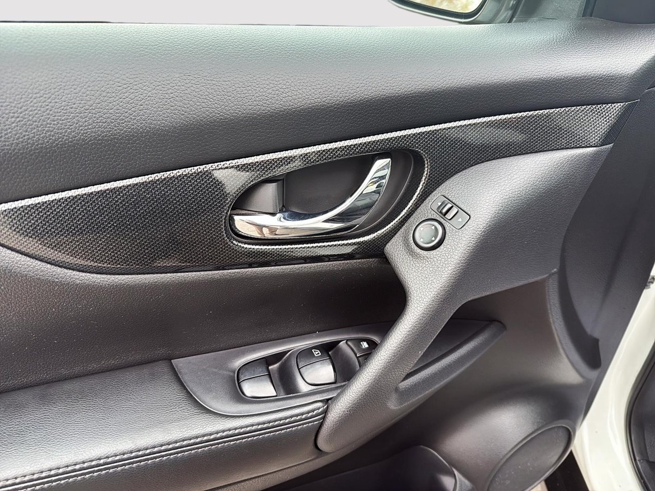 2015 Nissan Rogue-11