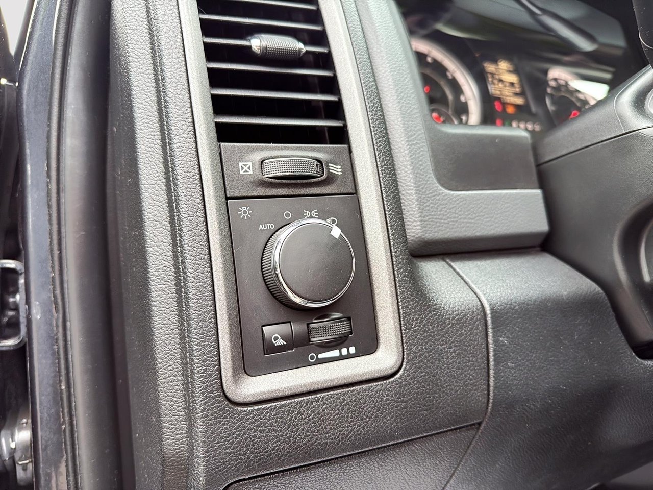 2018 Ram 1500 ST-11