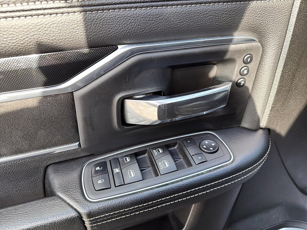 2022 Ram 3500 Laramie-10