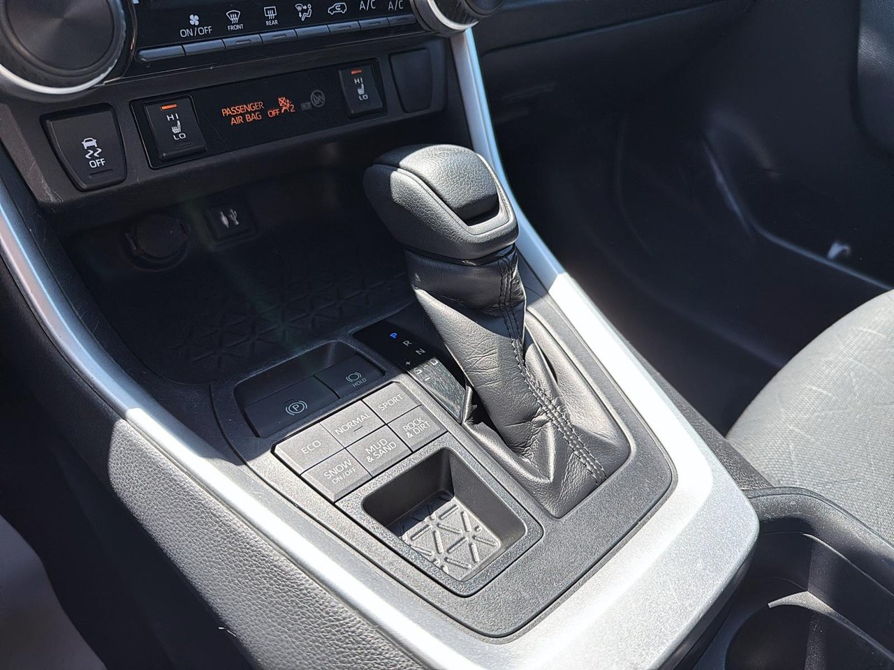 2019 Toyota RAV4 LE-16