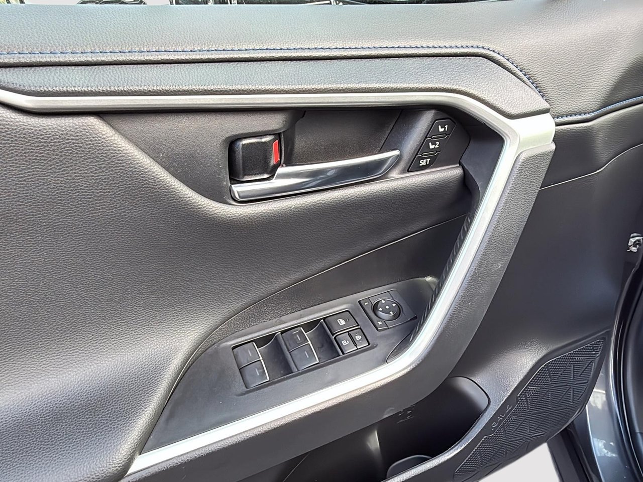 2024 Toyota RAV4 Hybrid XSE-9