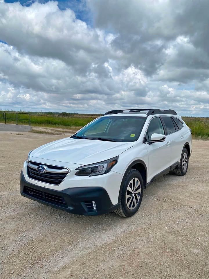 White 2021 Subaru Outback Wagon  Automatic